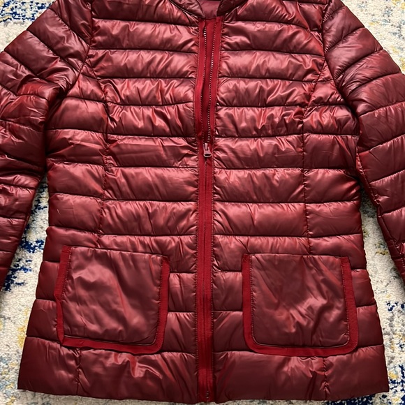Sisley burgundy red lightweight puffer coat - Picture 3 of 7